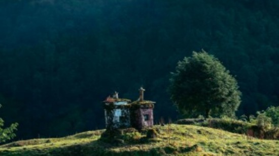 Yuksom: Situated in the Western region of Sikkim, this village is surrounded by lush greenery and breathtaking landscapes. Yoksom also has a lot of base camps for some of the most adventurous treks in Sikkim.(Instagram/@wahhne)