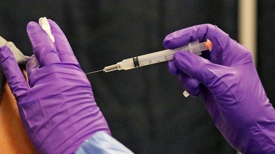 The booster debate gained urgency as US Covid-19 hospitalizations and deaths surged due to the highly transmissible Delta variant of the virus, mostly among the unvaccinated.(AP file photo) The booster debate gained urgency as US Covid-19 hospitalizations and deaths surged due to the highly transmissible Delta variant of the virus, mostly among the unvaccinated.(AP file photo)