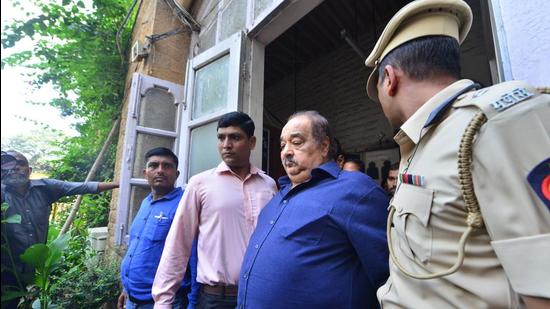 Rakesh Wadhawan’s counsel said owing to his client’s serious condition and the fact that even KEM Hospital did not have sufficient facilities to treat him, doctors from private hospitals should be allowed to check the accused. (HT File)