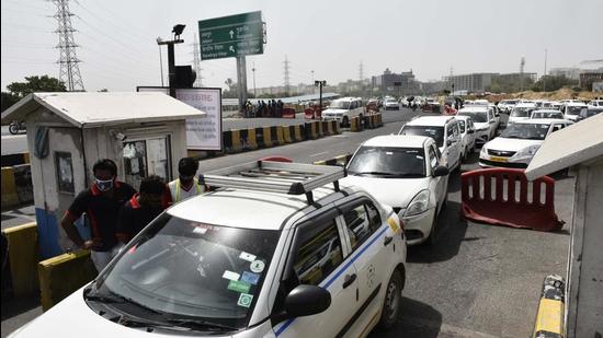 The RFID tags, which are pasted on the windshield of vehicles, allows automatic deduction of toll tax and environment compensation charge (ECC), and does away with the need for vehicles to halt at toll plazas. (Vipin Kumar/HT PHOTO)