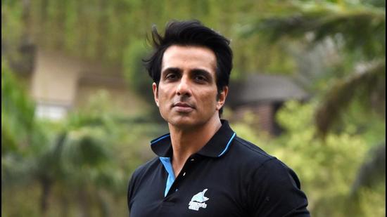 Shiv Sena said when Sonu Sood was helping people, BJP was appreciative of his work. But when Sood decided to do social work as the brand ambassador of the Kejriwal government’s programme, I-T department’s action on his premises started. (HT File)