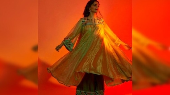 Sonam Kapoor looks like a dream in these pictures in contemporary Indian clothing.(Instagram/@sonamkapoor)