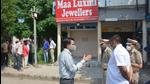 Police carrying out probe at the jewellery shop in Sector 8, Panchkula, on Saturday. (Sant Arora/HT) Police carrying out probe at the jewellery shop in Sector 8, Panchkula, on Saturday. (Sant Arora/HT)