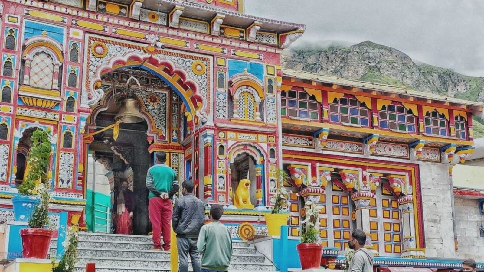 Devotees visit shrines as Char Dham yatra begins amid Covid restrictions