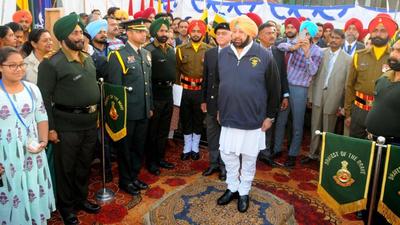 Then came the soldier politician, outgoing Punjab chief minister Captain Amarinder Singh, who served in the premier battalion of the Sikh Regiment. He served for a short period of three years in the ‘2 Sikh’ (HT FIle) Then came the soldier politician, outgoing Punjab chief minister Captain Amarinder Singh, who served in the premier battalion of the Sikh Regiment. He served for a short period of three years in the ‘2 Sikh’ (HT FIle)
