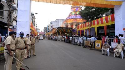 Police bandobast at Dagdusheth Ganpati temple in Pune, on September 18, 2021. (RAHUL RAUT/HT) Police bandobast at Dagdusheth Ganpati temple in Pune, on September 18, 2021. (RAHUL RAUT/HT)