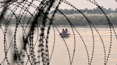 After the boundary award, Pakistan could not establish any corridor through India to link its eastern and western territories, and also became increasingly dependent on the canal waters from East Punjab (Nitin Kanotra / Hindustan Times) After the boundary award, Pakistan could not establish any corridor through India to link its eastern and western territories, and also became increasingly dependent on the canal waters from East Punjab (Nitin Kanotra / Hindustan Times)