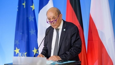 French foreign minister Jean-Yves Le Drian described the withdrawal of the ambassadors as a "very symbolic" act which aimed "to show how unhappy we are and that there is a serious crisis between us and to re-evaluate out positions to defend our interests." (File Photo / REUTERS)