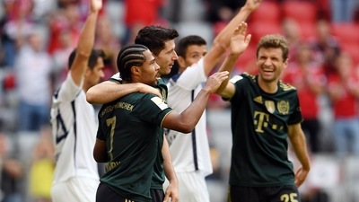 Bayern Munich's Robert Lewandowski celebrates. (REUTERS)