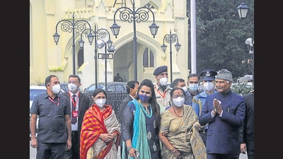 President Ram Nath Kovind and his family taking a stroll on the Ridge in Shimla on Saturday. (Deepak Sansta/HT) President Ram Nath Kovind and his family taking a stroll on the Ridge in Shimla on Saturday. (Deepak Sansta/HT)