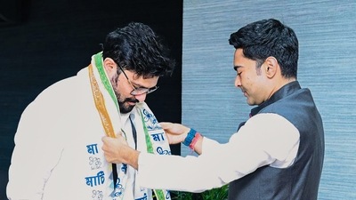 Former BJP leader and Union minister of state Babul Supriyo (left) joined Trinamool Congress (TMC) on Saturday in presence of TMC leader Abhishek Banerjee (right). (PTI Photo) Former BJP leader and Union minister of state Babul Supriyo (left) joined Trinamool Congress (TMC) on Saturday in presence of TMC leader Abhishek Banerjee (right). (PTI Photo)