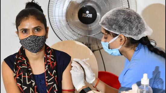 A health worker administers a dose of the Covid-19 vaccine at Hotel Pataliputra Ashok in Patna Bihar. (HT PHOTO.)