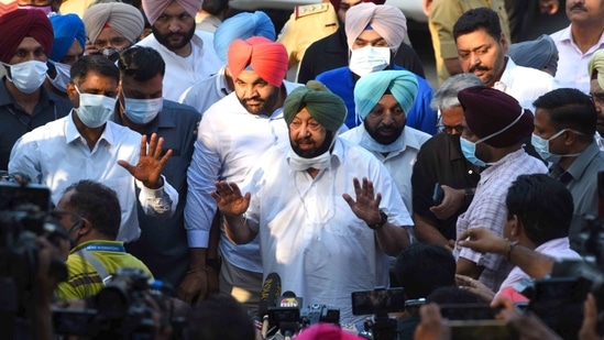Captain Amarinder Singh interacts with media persons following his resignation as the chief minister of Punjab. (Ravi Kumar/ HT Photo)