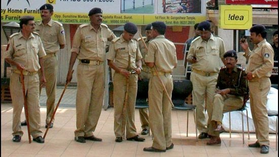 Thane Police gets custody of Dawood aide Tariq Parveen on Saturday. (FOR REPRESENTATIONAL PURPOSES ONLY) (HT PHOTO) Thane Police gets custody of Dawood aide Tariq Parveen on Saturday. (FOR REPRESENTATIONAL PURPOSES ONLY) (HT PHOTO)