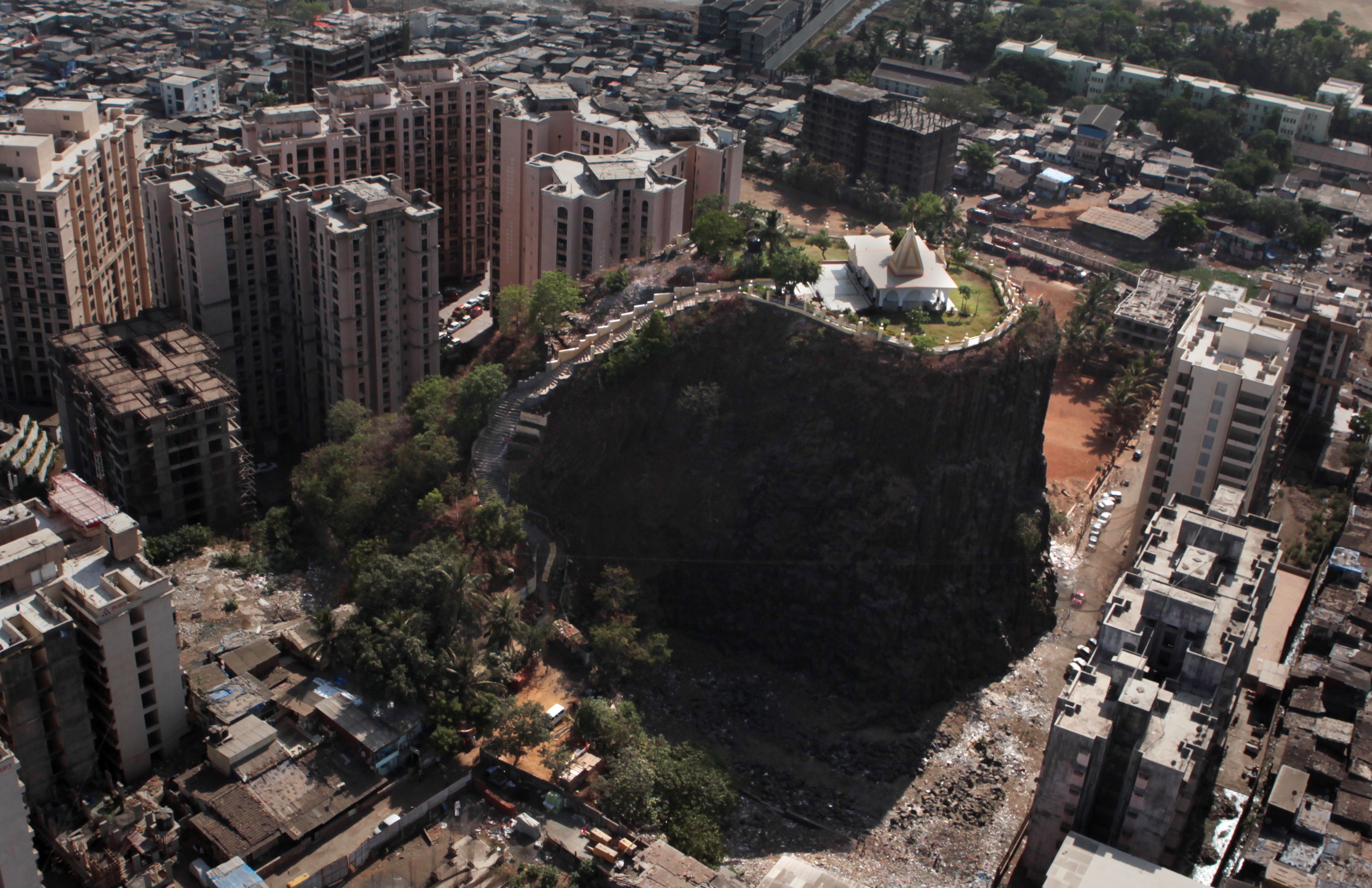 Mumbai’s Gilbert Hill was formed 66 million years, as lava oozed out of the earth and cooled over thousands of years. (HT Photo) Mumbai’s Gilbert Hill was formed 66 million years, as lava oozed out of the earth and cooled over thousands of years. (HT Photo)
