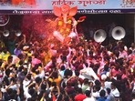 Devotees and volunteers at an immersion procession at Lalbaug in Mumbai on Sunday. (Satish Bate/HT Photo)