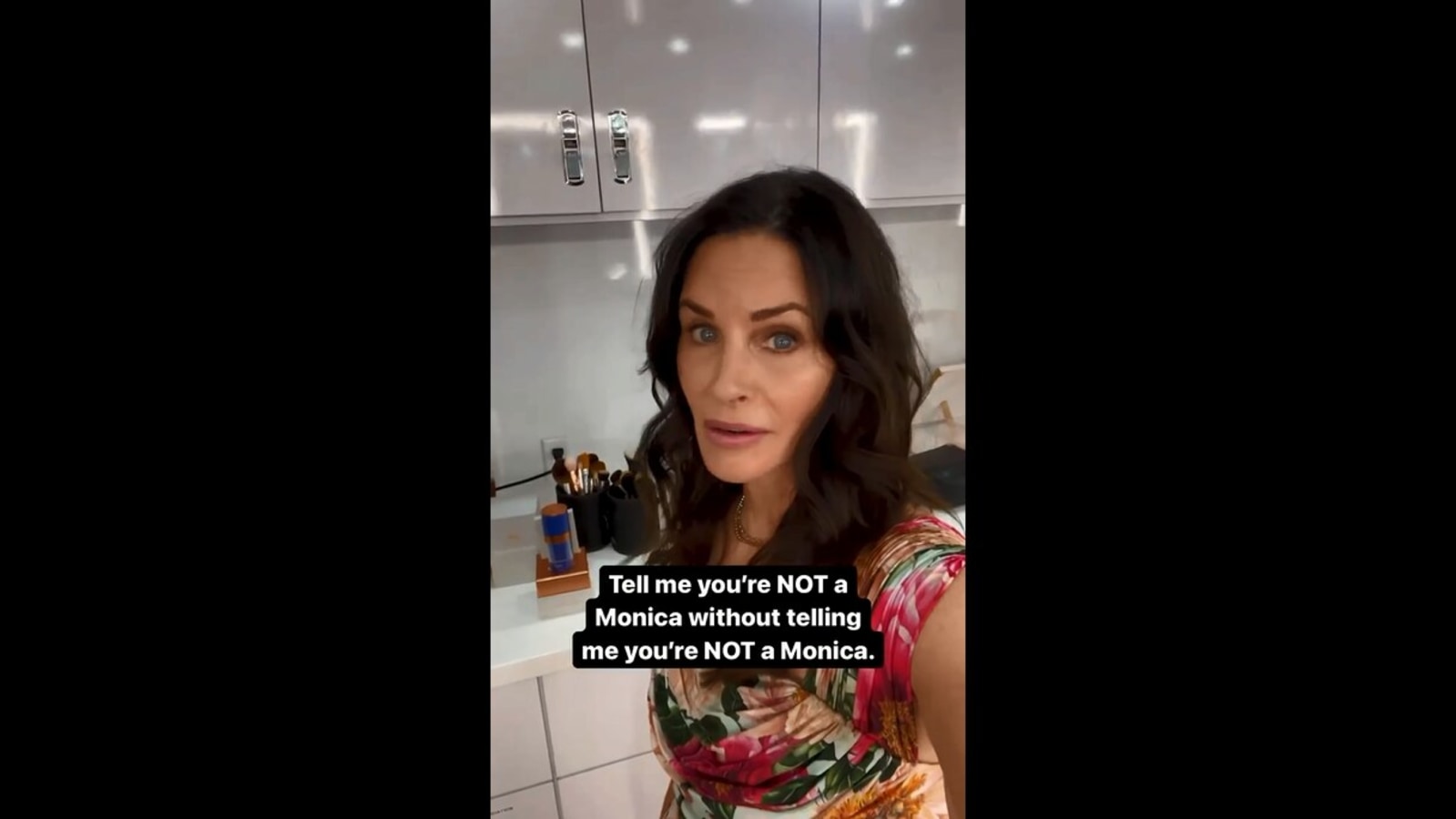 Courteney Coxs Video Involving Her Character Monica From Friends Goes Viral Trending 