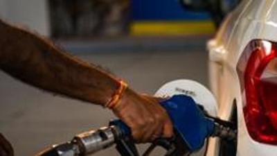 Petrol prices were also reduced by 20 paise a litre on August 22, after it maintained a record of ₹101.84 per litre in Delhi for 36 days. (HT file photo) Petrol prices were also reduced by 20 paise a litre on August 22, after it maintained a record of ₹101.84 per litre in Delhi for 36 days. (HT file photo)
