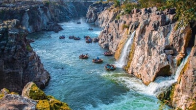 Hogenakkal Falls, Karnataka: This falls in Karnataka is also called 'Niagara Falls of South India.' Hogenakkal Falls is situated 129 km away from Bengaluru.&nbsp; (Instagram/@ajesh_k_t)