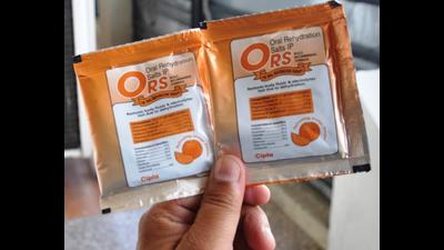 Medical teams are distributing chlorine and zinc tablets, along with oral rehydration salts, at each house in Sukhna Colony, Dhakoli, Zirakpur, said civil surgeon Dr Adarshpal Kaur. (HT Photo)