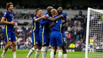 Chelsea's Antonio Rudiger, right, celebrates after scoring his side's third goal during the English Premier League soccer match between Tottenham Hotspur and Chelsea at the Tottenham Hotspur Stadium in London, England, Sunday, Sep. 19, 2021. (AP Photo/Matt Dunham) (AP)