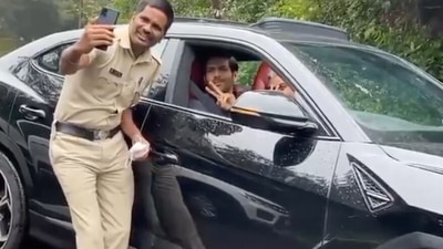Kartik Aaryan with a policeman.