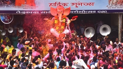 Devotees and volunteers at an immersion procession at Lalbaug in Mumbai on Sunday. (Satish Bate/HT Photo) Devotees and volunteers at an immersion procession at Lalbaug in Mumbai on Sunday. (Satish Bate/HT Photo)