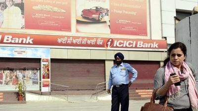 There are two RBI mandated holidays and three weekend leaves in the last week of September.&nbsp; (Sameer Sehgal/HT File Photo)