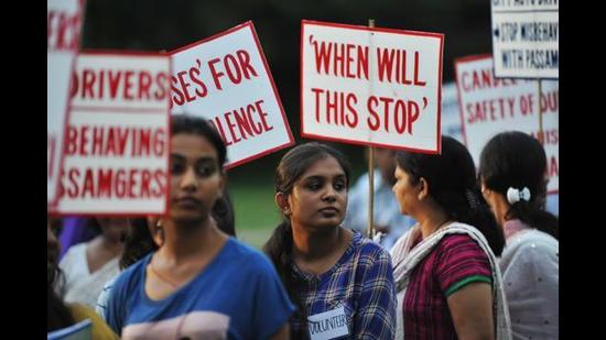 In a society where girls and women have the same rights as men, gender roles that subjugate women remain unchanged. The “collective conscience” of society restricts women from absolute freedom. The right to choose a partner and think independently is still forbidden. (AFP/Getty Images) In a society where girls and women have the same rights as men, gender roles that subjugate women remain unchanged. The “collective conscience” of society restricts women from absolute freedom. The right to choose a partner and think independently is still forbidden. (AFP/Getty Images)