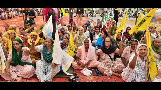Women during the kisan mahapanchayat organised in Sector 62, Mohali, on Sunday. The mahapanchayat was addressed by Sanyukta Kisan Morcha leader Balbir Singh Rajewal. (HT photo)