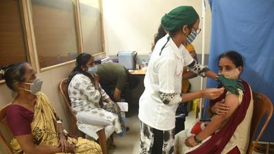 A health worker inoculates a beneficiary against Covid-19 at Maratha Mandir's Babasaheb Gawde Hospital in Mumbai. (HT file) A health worker inoculates a beneficiary against Covid-19 at Maratha Mandir's Babasaheb Gawde Hospital in Mumbai. (HT file)