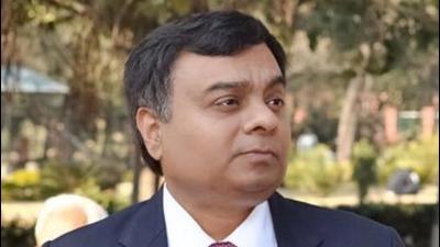 In a fresh order issued by commissioner/secretary Manoj Dwivedi (above), employees have been warned against bypassing proper channels and approaching higher offices like the President’s, PMO, lieutenant governor’s secretariat or chief secretary for redressal of grievances pertaining to service matters (Sourced (Twitter))