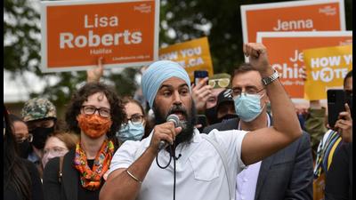An Indo-Canadian MP and New Democratic Party leader Jagmeet Singh speaks to supporters during a Canada elections campaign tour in Halifax, Nova Scotia. (REUTERS)