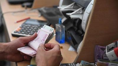 A 28-year-old businessman from Pune was duped by two men who offered to exchange Indian currency for UAE dirhams at a rate lower than the official exchange rate. (AFP/REPRESENTATIVE PHOTO)