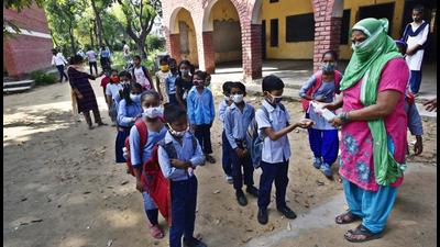 Students of classes 1 to 3 queue up for thermal scanning outside a government school in Gurugram of Haryana on Monday. (Vipin Kumar/HT PHOTO) Students of classes 1 to 3 queue up for thermal scanning outside a government school in Gurugram of Haryana on Monday. (Vipin Kumar/HT PHOTO)