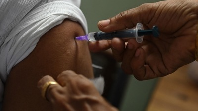 Tamil Nadu has so far administered 43,003,500 doses of the vaccine. In picture - A health worker administers a dose of the Covishield vaccine at a vaccination camp in Chennai. (AFP) Tamil Nadu has so far administered 43,003,500 doses of the vaccine. In picture - A health worker administers a dose of the Covishield vaccine at a vaccination camp in Chennai. (AFP)