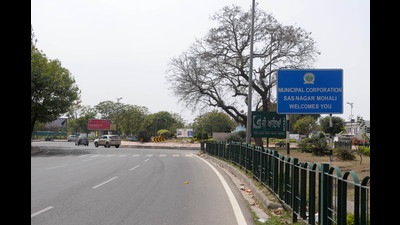 The letter stated that repair and construction work of roads in Mohali is in full swing, and the Chandigarh administration and the municipal corporation also need to pay attention to the poor condition of the roads on the border of the two cities. (HT Photo)