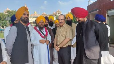 The Akal Takht jathedar has gone to Pakistan to attend functions related to the Joti Jot of Guru Nanak. PSGPC office-bearers welcome him on the other side of the Attari Wagah border. (HT PHOTO) The Akal Takht jathedar has gone to Pakistan to attend functions related to the Joti Jot of Guru Nanak. PSGPC office-bearers welcome him on the other side of the Attari Wagah border. (HT PHOTO)