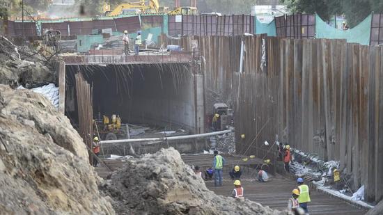 The 1.2-km-long long tunnel road corridor starts near National Sports Club of India and ends on Ring Road. It goes underneath the Pragati Maidan. PWD officials said it will help decongest Mathura Road, ITO, Ring Road and Bhairon Marg. (Arvind Yadav/HT PHOTO) The 1.2-km-long long tunnel road corridor starts near National Sports Club of India and ends on Ring Road. It goes underneath the Pragati Maidan. PWD officials said it will help decongest Mathura Road, ITO, Ring Road and Bhairon Marg. (Arvind Yadav/HT PHOTO)