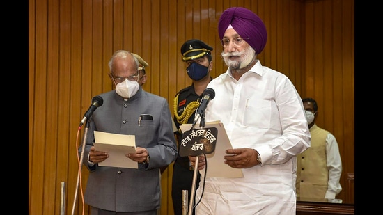 Punjab Governor Banwarilal Purohit administers the oath of office to Sukhjinder Singh Randhawa in Chandigarh on Monday. (PTI)