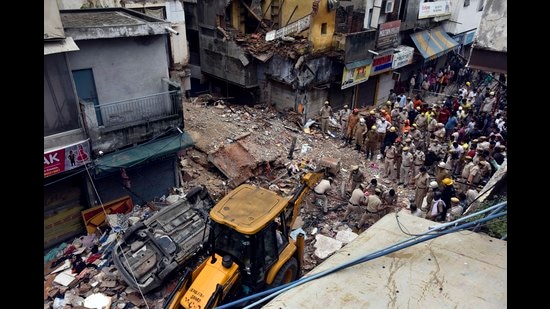Two children passing by the Sabzi Mandi building were killed when it collapsed last Monday. (Sanjeev Verma/HT PHOTO)