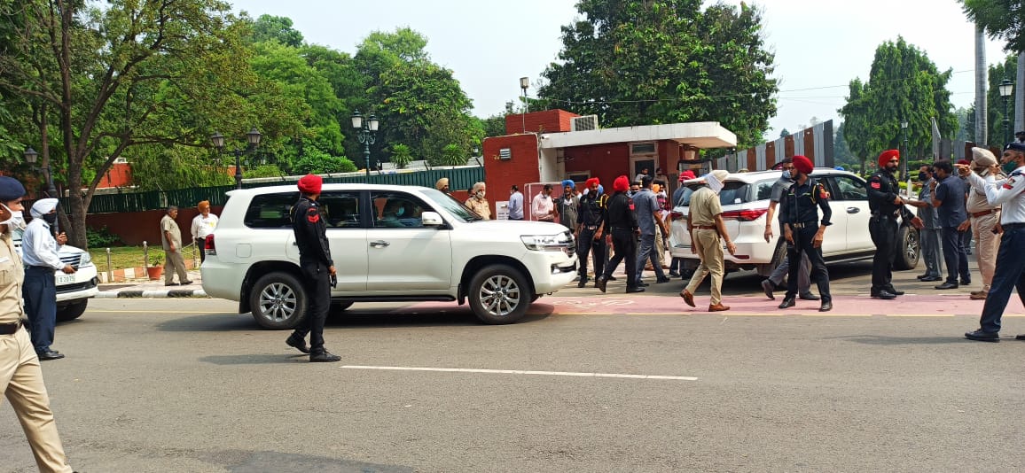 Charanjeet Singh Channi arrives at Punjab Raj Bhavan. Charanjeet Singh Channi arrives at Punjab Raj Bhavan. 