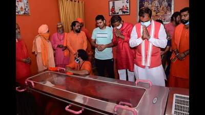 Deputy chief minister Keshav Prasad Maurya paying his last respects to Mahant Narendra Giri at Baghambari Math ashram in Prayagraj on Tuesday. (Anil Kumar Maurya/HT)
