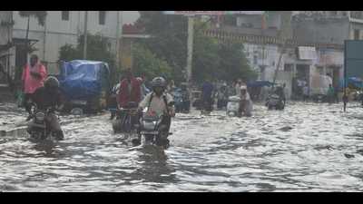 A water-logged Agra road afte rheavy rain on Tuesday afternoon.There was three ft deep water in the girl’s locality in Tajganj and she was swept away in the overflowing drain before her parents could take notice and look for her. (HT photo)
