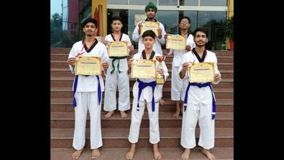 Students of Spring Dale Public School, Ludhiana, with their medals and trophies. (HT Photo)