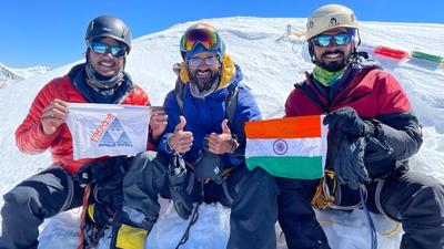 Pune city-based Giripremi mountaineers at atop Mt Manda 1. (HT PHOTO) Pune city-based Giripremi mountaineers at atop Mt Manda 1. (HT PHOTO)
