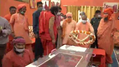 The CM pays last respects to mahant Narendra Giri. (Sourced)