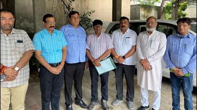 The BJP leaders filed the complaint with police chief Naunihal Singh seeking an FIR against district youth Congress president Yogesh Handa and others for hurling stones, bottles, and sharp-edged objects at their party members. (HT Photo) The BJP leaders filed the complaint with police chief Naunihal Singh seeking an FIR against district youth Congress president Yogesh Handa and others for hurling stones, bottles, and sharp-edged objects at their party members. (HT Photo)