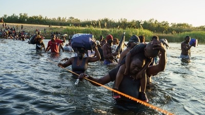 Haitian migrants continue to cross across the US-Mexico border on the Rio Grande as seen from Ciudad Acuna, Coahuila state, Mexico on September 20. The Biden administration plans to ramp up this week to seven flights a day in what may be the swiftest, large-scale American efforts to remove migrants or refugees in decades. (Paul Ratje / AFP) Haitian migrants continue to cross across the US-Mexico border on the Rio Grande as seen from Ciudad Acuna, Coahuila state, Mexico on September 20. The Biden administration plans to ramp up this week to seven flights a day in what may be the swiftest, large-scale American efforts to remove migrants or refugees in decades. (Paul Ratje / AFP)