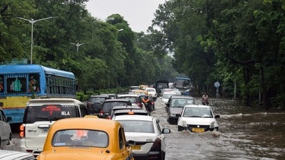 West Bengal experienced heavy rain since Sunday night and throughout Monday morning. The weathermen forecast more downpours in the next 24 hours. (ANI) West Bengal experienced heavy rain since Sunday night and throughout Monday morning. The weathermen forecast more downpours in the next 24 hours. (ANI)